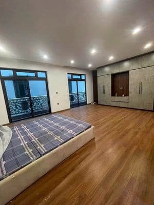 Cho thuê nhà nguyên căn Ngô Gia Tự 5 tầng, 6PN, sát Big C Long Biên