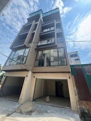 Nhà 50m2 có thang máy, gara 7 chỗ, ngõ 6m Bát Khối
