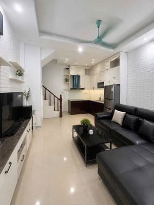 Cho thuê nhà 3 ngủ Thuỵ Khuê, full đồ, 12tr