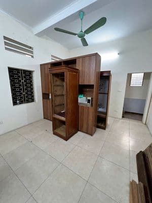 Nhà 50m2 Lạc Long Quân, gần Hồ Tây, 11tr