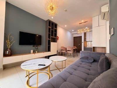 Cho thuê căn hộ 2PN Saigon Royal, Quận 4, view hồ bơi