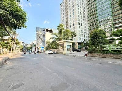 Nhà mặt tiền Phú Nhuận kinh doanh sầm uất, gần CC Botanic