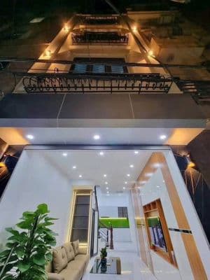 Nhà đẹp 5 tầng, 37m2, 8.4 tỷ, gần ô tô, kinh doanh