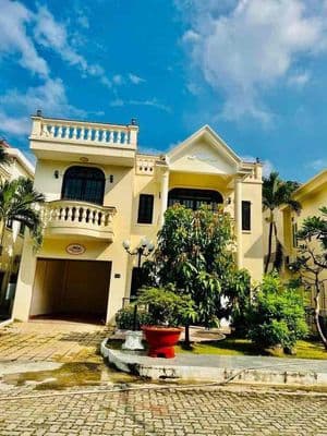 Cho Thuê Nguyên Căn Biệt Thự DT 500m2 1Trệt 2Lầu 5Pn 5Wc Hồ Bơi Tenic