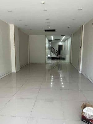 Nhà mặt tiền nguyễn văn linh . thang máy