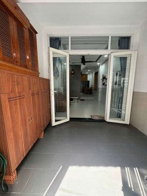 Nhà sạch sẽ đẹp thoáng mát gần đường lên tiện lợi rất nhiều thứ