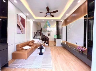 Bán nhà mặt tiền 3 tầng