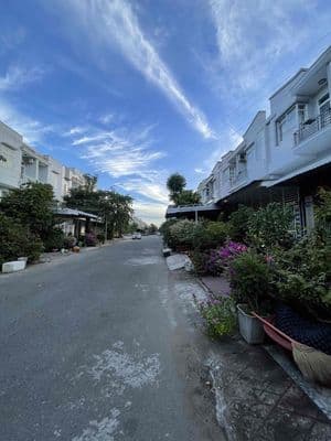 Nhà trệt nguyên căn 4,5x21m 02phòng 2máy lạnh lộ ô tô gần BV Hoàn Mỹ