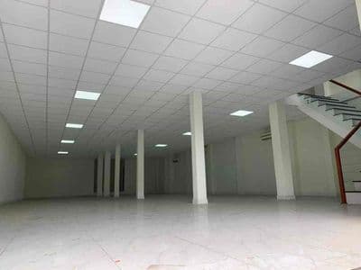 Nhà mặt tiền hàm nghi . ngang 11 m