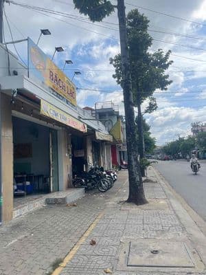 Nhà thuê mặt tiền kd vị trí đẹp đông đúc.