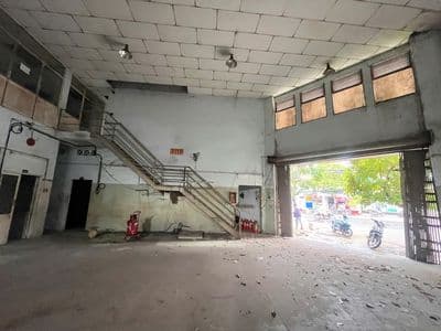 Cho thuê nhà góc 3 mặt tiền đường tân hoà đông tổng dtsd 700m2 suốt