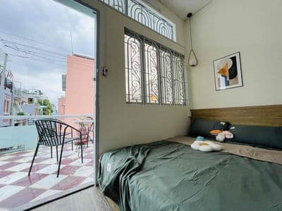 Cho thuê căn hộ 2PN ban công_Full nội thất gần ngã tư Hàng Xanh BTH
