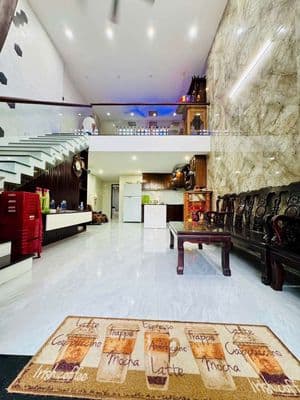 Nhà mới mt gần ngã 3 huế