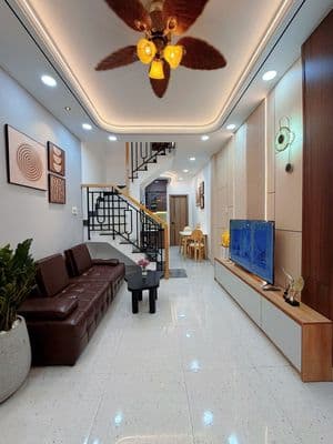 Bán nhà đường Cô Giang, 2T mới hiện đại full NT, 40m2 giá chỉ 5,95 tỷ
