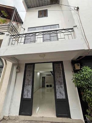 Nhà nguyên căn 1 trệt 2 lầu 3, 4 phòng ngủ ngay bà hom