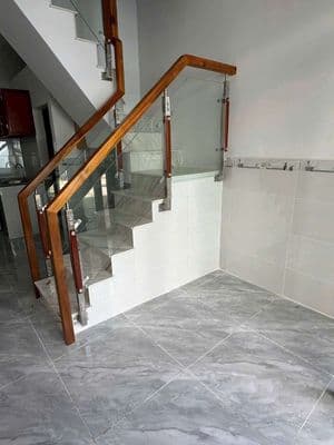 Cho thuê nhà nguyên căn hẻm Bùi Văn Ba nhà mới có 1 máy lạnh