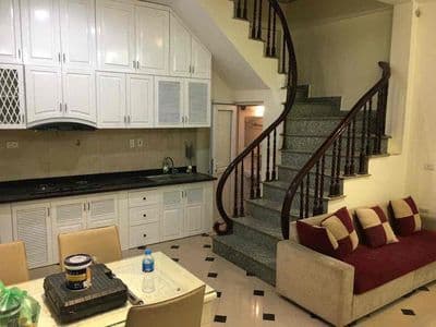 nhà đẹp ngay chợ 3 phòng ngủ rộng cho thuê hộ gia đình
