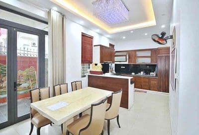 biệt thự mặt phố rộng 220 m 5 phòng ngủ ở luôn