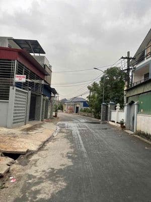 nhà liền kề 3 tầng 5PN, 3VS gần Quốc lộ 10, chợ Tổng