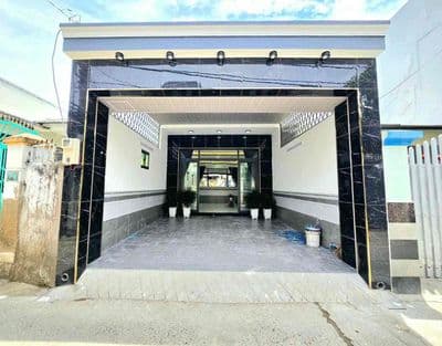 nhà đường xe hơi 100 mét vuông gần quận 7