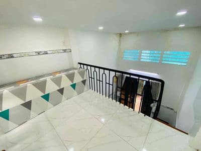nhà đẹp nhỏ gọn ở ngay- ra sân bay 5 phút. về Bình thạnh 7p