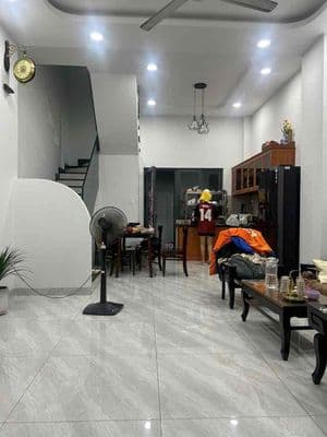 Nhà xinh xắn sạch sẽ 3 phòng ngủ cách Vinhome 3p