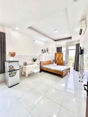 Ban công riêng – full nội thất | gần sân bay