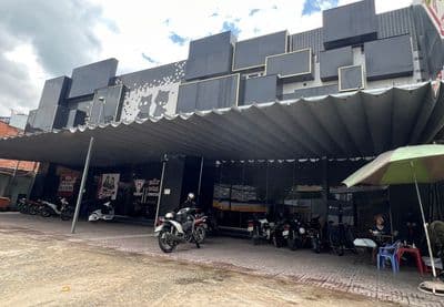 Cho thuê nhà mặt tiền đường phạm văn chiêu 20x50m cấp 4 suốt