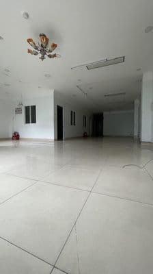 Cho Thuê Nhà DT. 8 x 25m 1 trệt 2 lầu sân thượng.