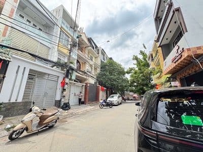 Nhà mới đẹp - Khu Dân Cư ổn định. Hẻm thông - ban công thoáng
