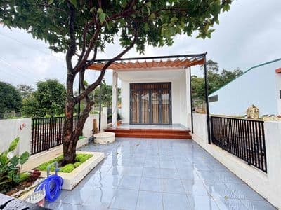 Nhà mới xây - ngay chợ - chủ để lại toàn bộ nội thất