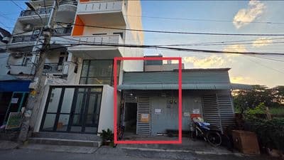 nhà tiền chế hẻm lớn ngay chợ Long Trường