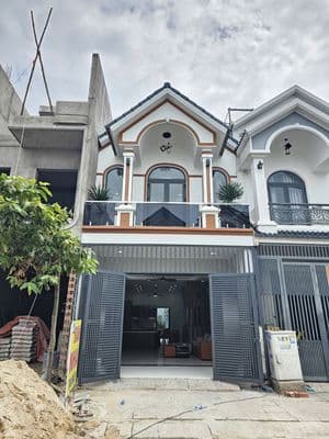 Nhà phố trệt lầu KDC gần chợ Phú Phong, ngã tư Miễu Ông Cù - Thuận An