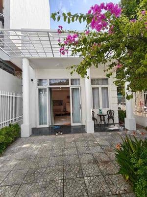 Cho thuê nhà sân vườn đẹp sát biển mân thái