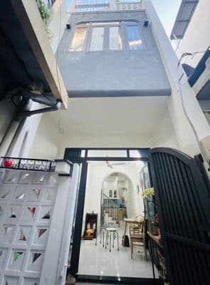 Nhà chính chủ mới xây 2 năm - Ngay Lê Văn Sỹ - 31m2, 3 tầng, 3 phòng.