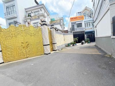 Nhà nguyên căn gia đình mới tinh