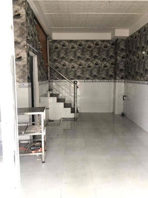 Cho thuê nhà mặt tiền kinh doanh nhỏ gần Lã Xuân Oai 2PN 2WC 5,5tr