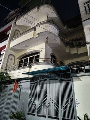 8 x 10m 4 phòng đang sơn mới