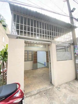 Nhà cấp 4 DT 80m2 gồm 2PN hẻm gần ngã tư Bình Thái