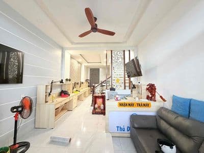 cho thuê nhà mặt tiền gần đường Linh Đông 1tr1l 2PN 2WC giá 12tr/th