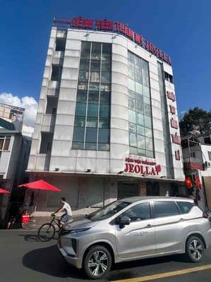 Cho thuê mt trường sa q3 dt 15x9m 4 lầu tm