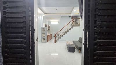 Nhà Mới dọn vào ở liền gần chợ đường huỳnh tấn phát.