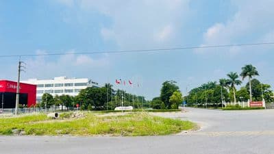 Chủ ngộp bank bán nhà 5 tầng cho thuê 650/năm tại Xuân Cẩm,Bắc Ninh