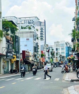 11 Tỷ - Mặt Tiền Đường Huỳnh Văn Bánh - 4 Tầng - Giá Tốt Chủ Gấp Bán