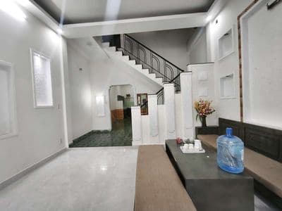 Cho thuê nhà 2 tầng mặt tiền đường Trung Nghĩa