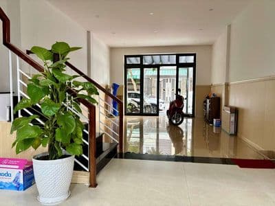 Cho thuê nhà 3 tầng: nguyễn lai - 3 phòng ngủ - đủ nội thất
