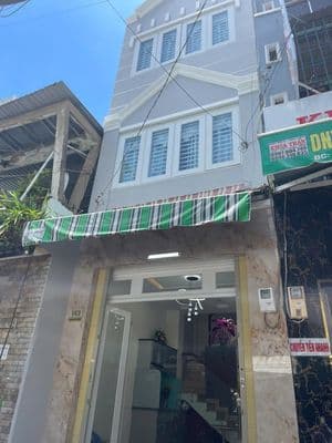 Bán nhà nhỏ qtb mặt tiền chợ nghiã phát