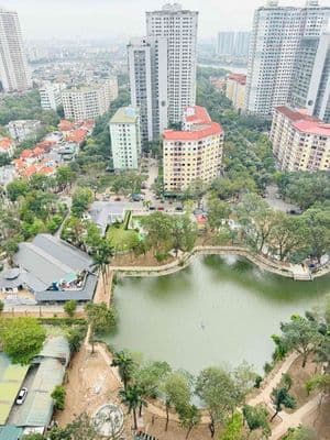 Bán gấp căn cc 2 ngủ view trọn hồ và công viên tại Linh Đàm