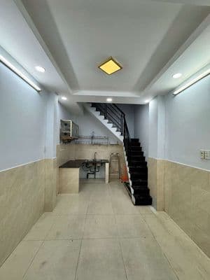 Nhà 3 tầng cho thuê 8tr gần chợ tân bình ace gọi số ***