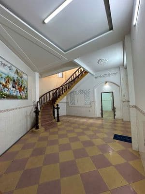 Bán nhà 2 tầng 85m2 đường hải thượng lãn ông - quận 5